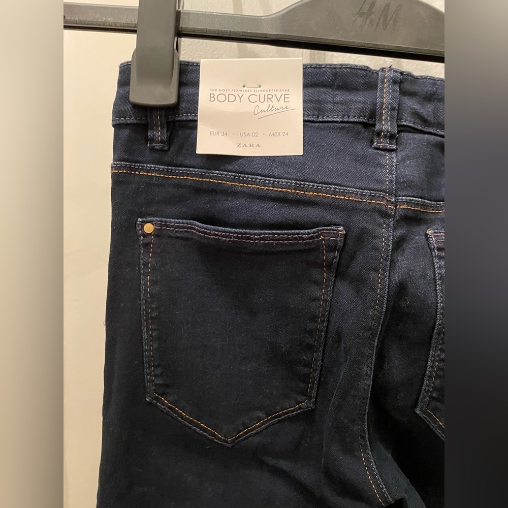 ZARA Super skinny jeans (Body Curve Culture). Full length.